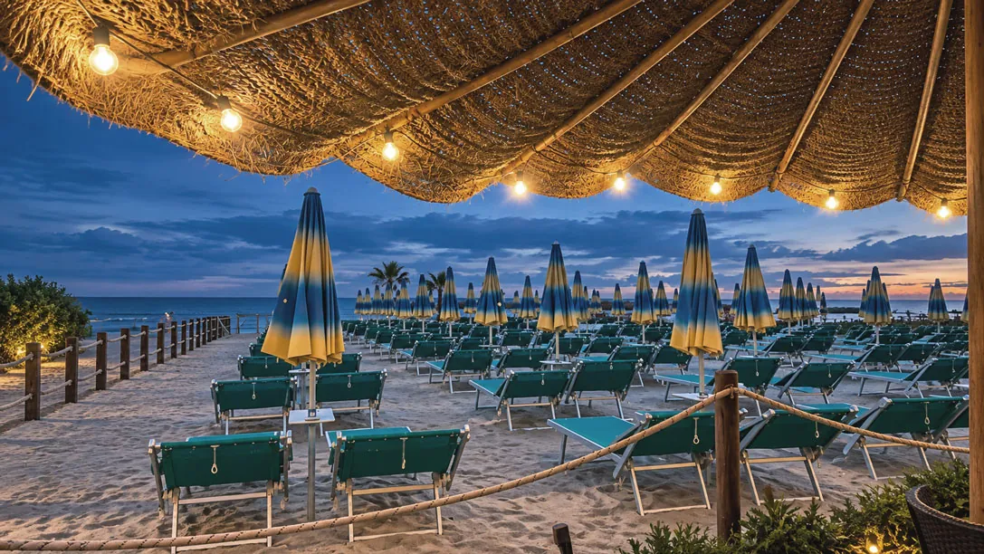 La spiaggia del Golfo Dianese a 100 metri dall'Hotel Sole Mare