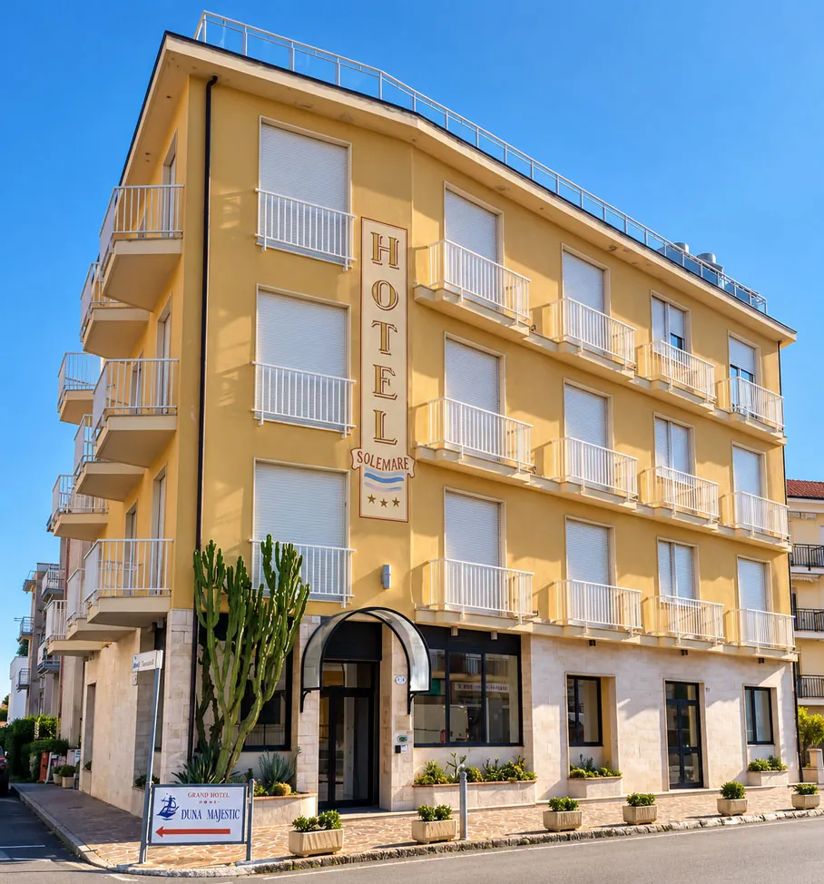 Facciata dell'Hotel Sole Mare a Diano Marina