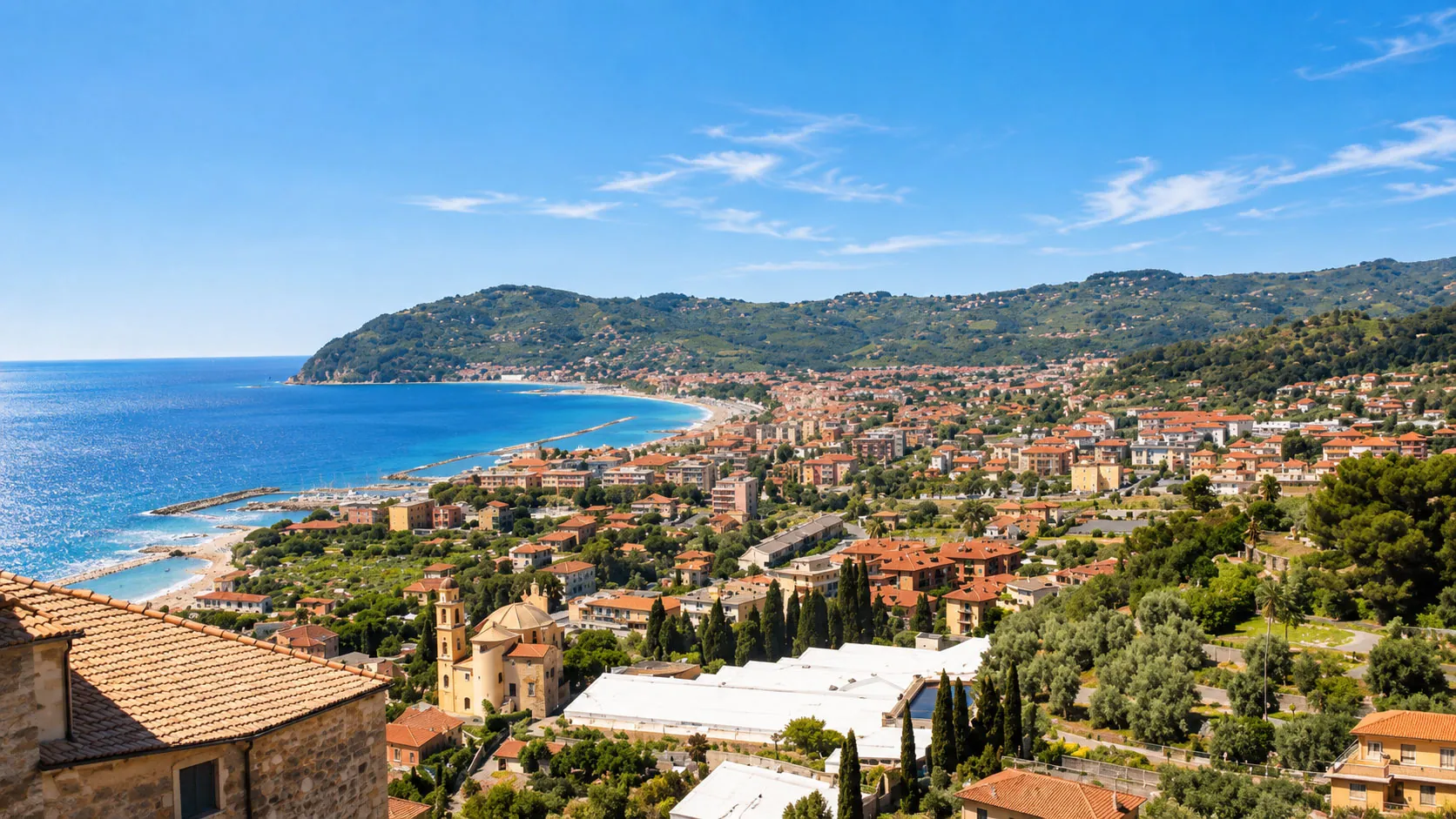 Panorama del Golfo Dianese con Diano Marina e la costa della Riviera di Ponente
